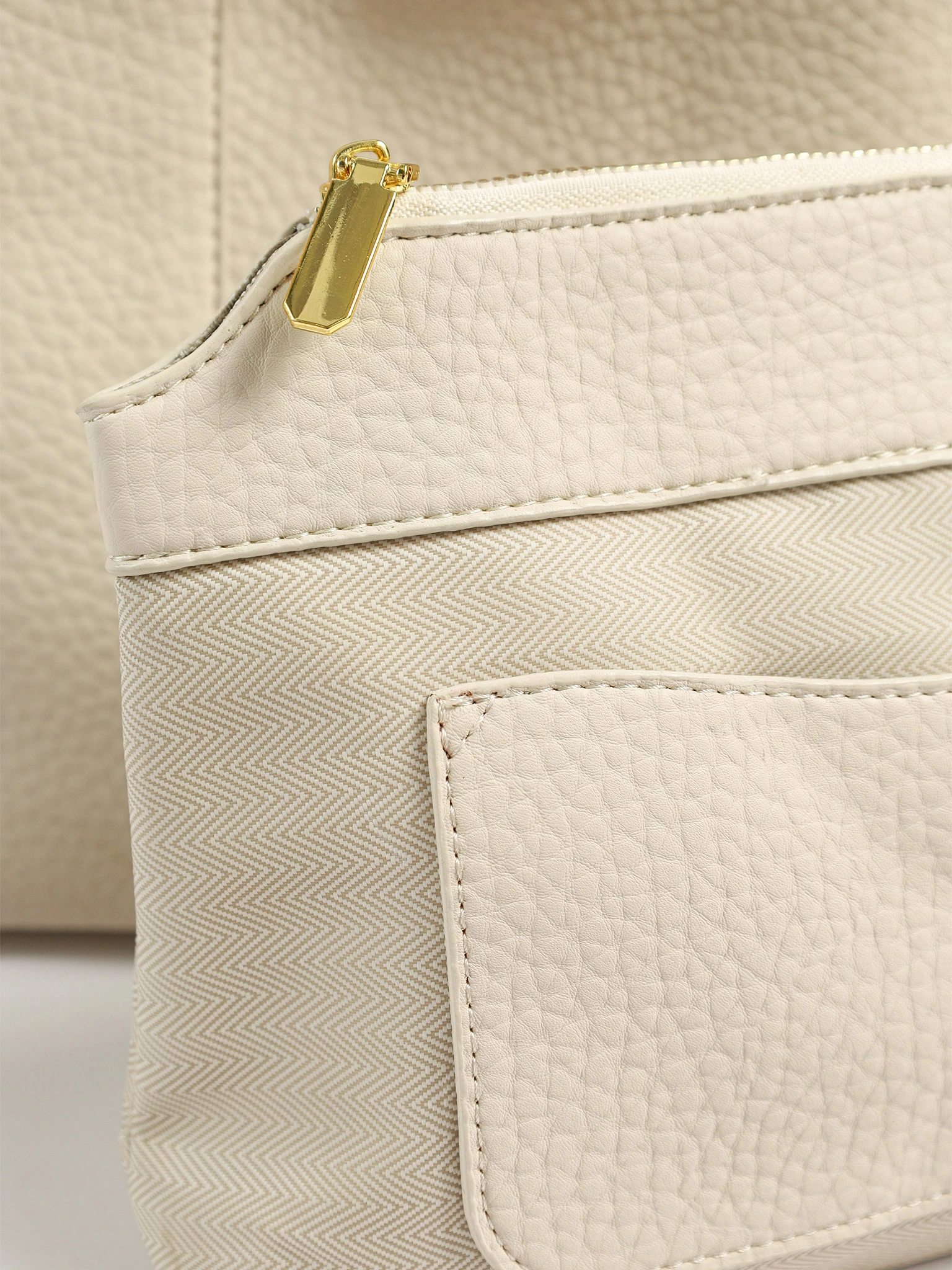 Сумка-шоппер с косметичкой и брелком в ассортименте